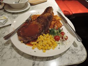 港式西餐：牛扒與城市生活