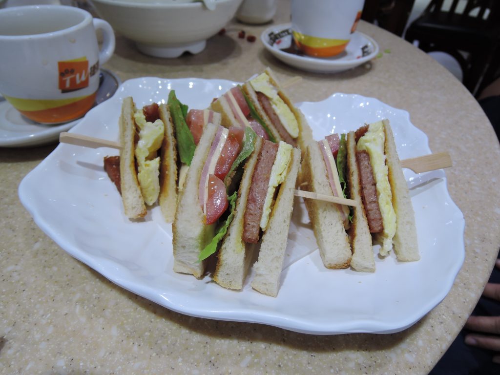 雞尾包：麵包店的經典
